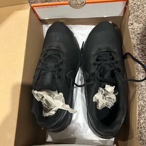 Nike men’s essential 2